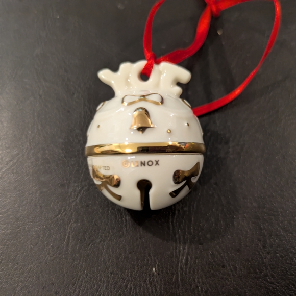 Elegant White and Gold Holiday Ornament - Picture 2 of 3